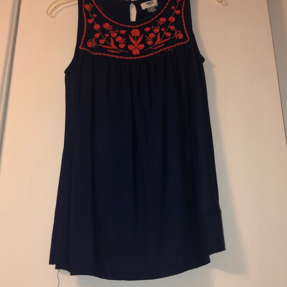 Old Navy flowy navy with red flowers tee - Picture 3 of 4
